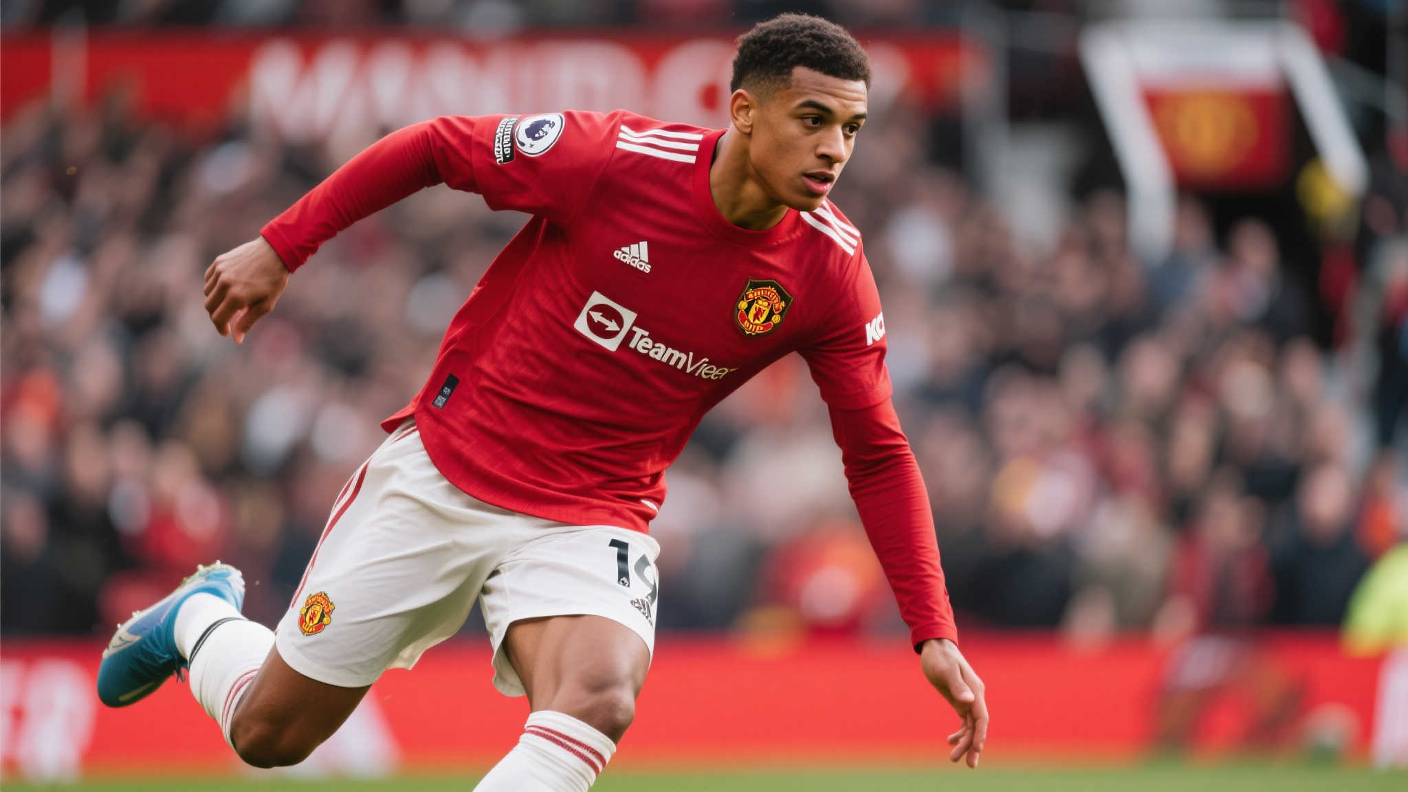 拉什福德回归曼联训练,心系巴萨渴望中锋角色,将耐心等待机会 近年来,由于伤病及战术环境变化,拉什福德曾多次被迫