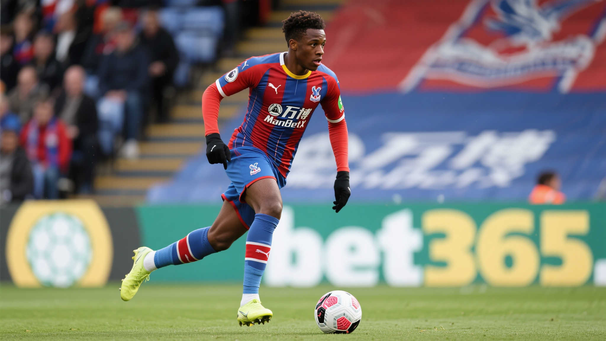 自加盟水晶宫以来，22岁的年轻攻击型中场——埃贝雷