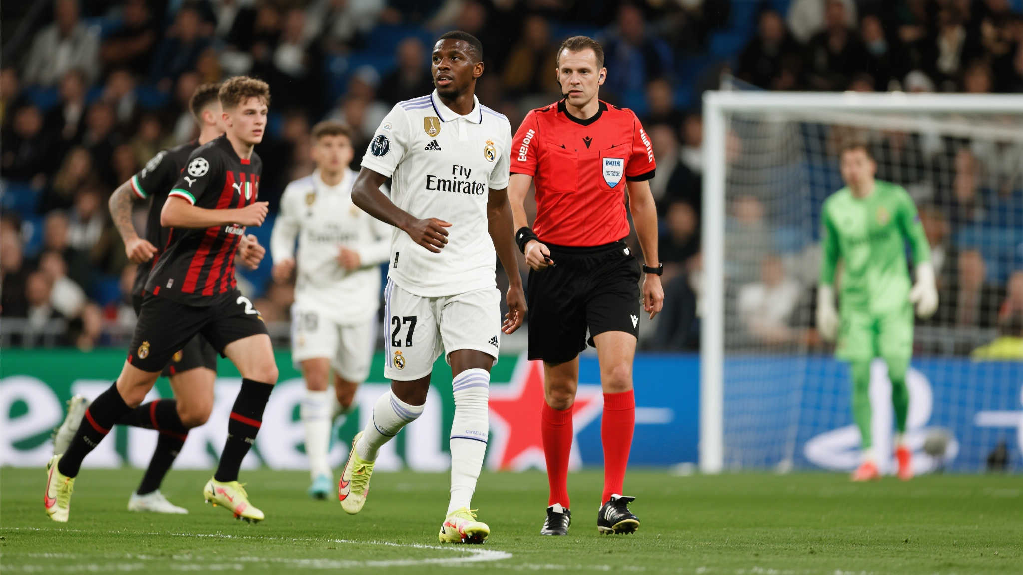 相比缺乏经验且略显混乱的年轻队伍，这支皇马会更加淡